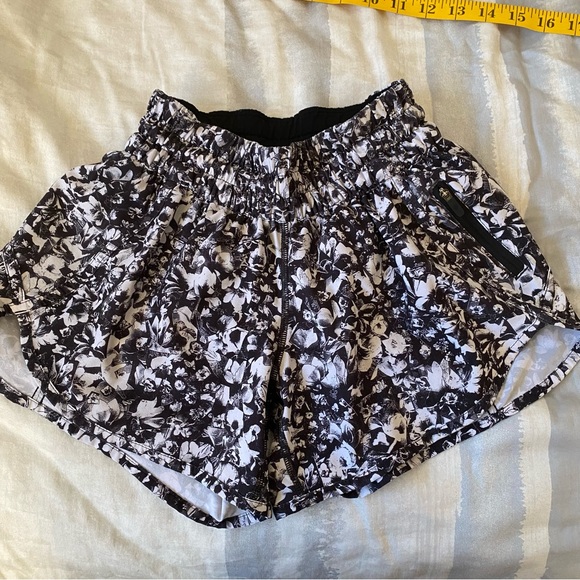 LULULEMON | Tracker short - Picture 2 of 7